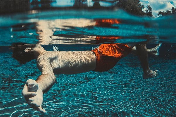 夢見小孩在水裡預示著什麼_周公解夢