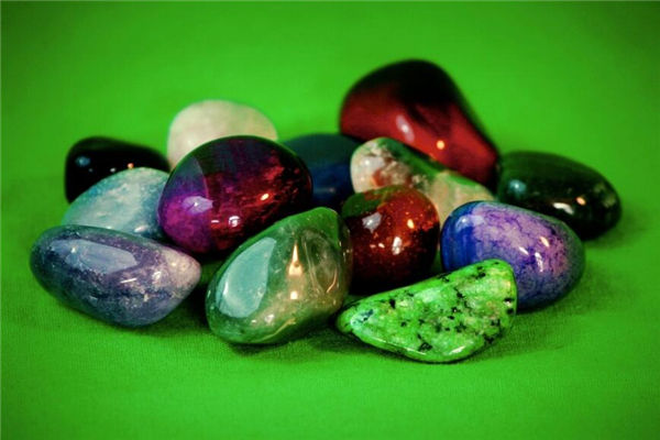 夢見撿玉石是什麼意思?_周公解夢