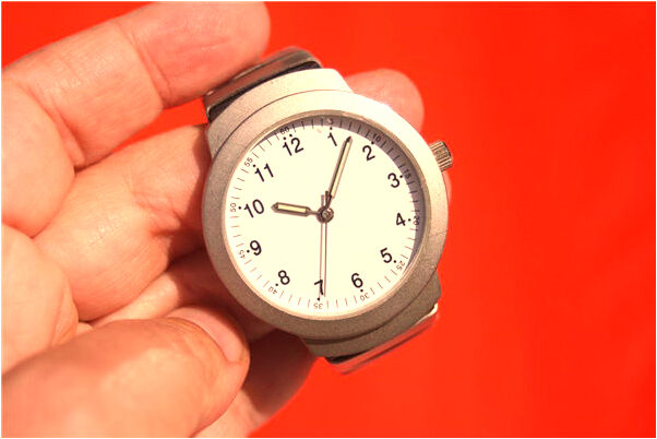 夢見朋友的鞋卡在電梯裡是什麼意思_周公解夢官網