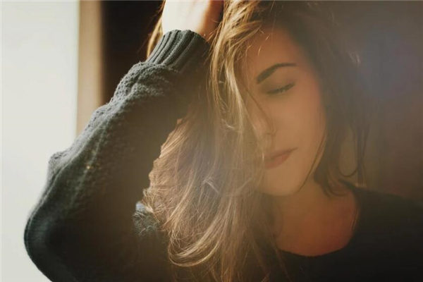 夢見掉頭髮是怎么回事_周公解夢