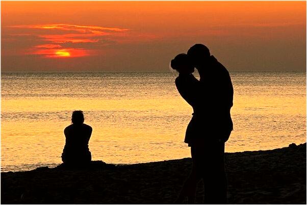 夢見錢上燒了洞會是什麼預兆_周公解夢官網