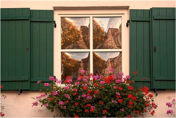 夢見死人生氣吐牙代表著什麼？_周公解夢官網