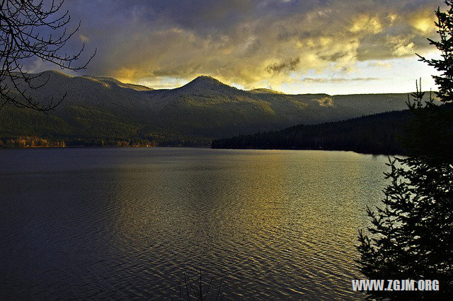 夢見地上有黑洞_周公解夢夢到地上有黑洞是什麼意思_做夢夢見地上有黑洞好不好_周公解夢官網