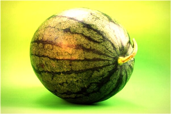 夢見媽媽摔倒躺在水上是啥意思_周公解夢官網