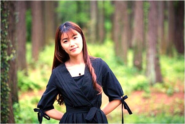 夢到有個長發女人背對著我是什麼意思_周公解夢官網