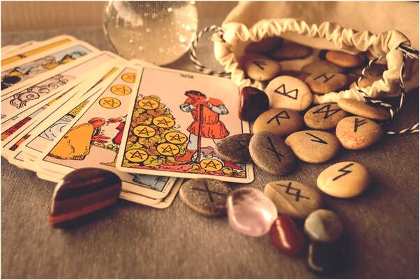 夢見蛇張大口咬住自己啥意思_周公解夢官網