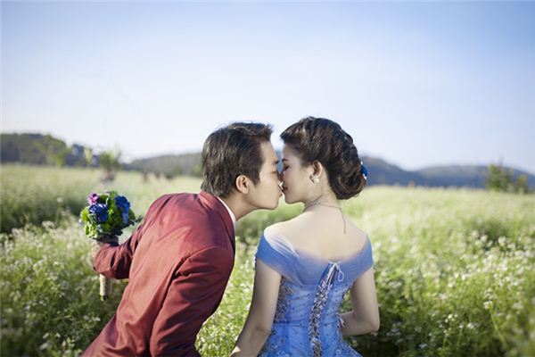 夢見回到學校談戀愛是什麼預兆？_周公解夢