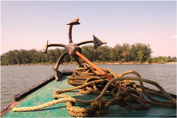 夢到了躲在角落裡是咋回事_周公解夢官網