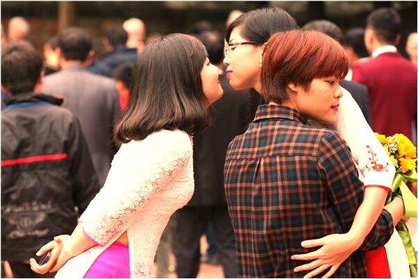 夢到了被彩色蛇咬了一口代表著什麼_周公解夢官網