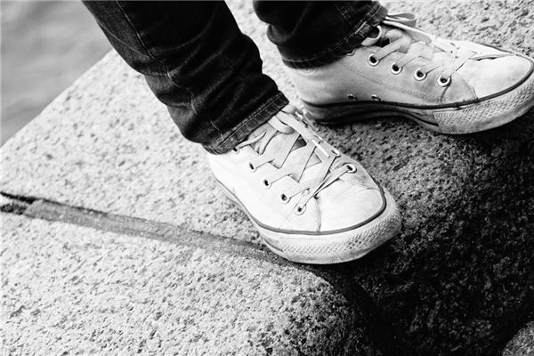 夢到了穿壽鞋有什麼說法_周公解夢