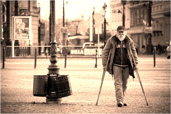 夢見被陌生男人抱著怎么回事_周公解夢官網