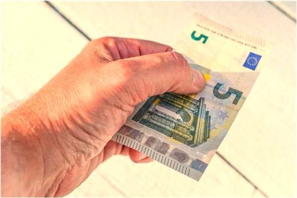 夢到了被玻璃瓶子砸破頭意味什麼_周公解夢官網