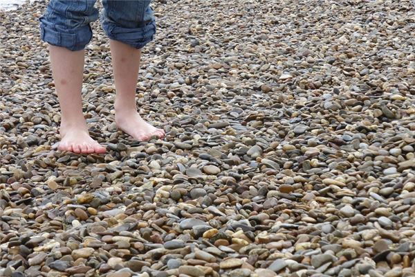 夢到了腳踩糞坑有什麼徵兆_周公解夢