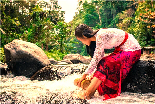 夢到了門前路被大水沖溝是什麼徵兆_周公解夢官網