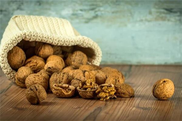 夢見吃核桃_周公解夢