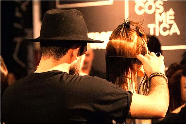 夢到和富豪乘飛床到一屋裡是什麼徵兆_周公解夢官網