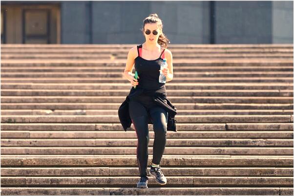 夢到查別人行蹤預示了什麼_周公解夢官網