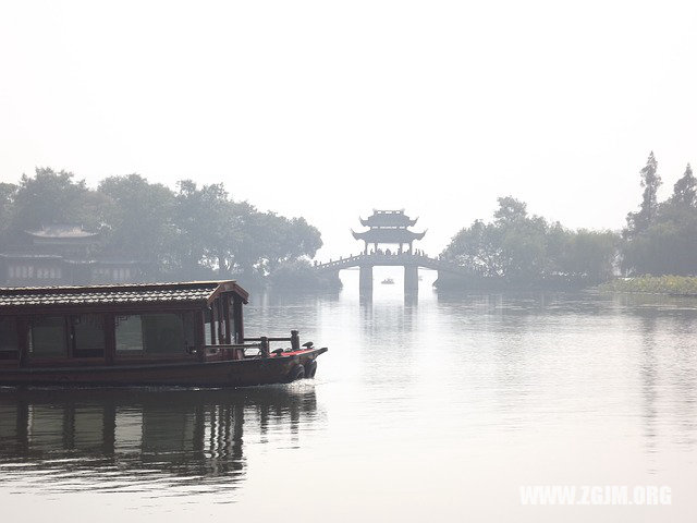 夢見一條既長又粗的蛇_周公解夢夢到一條既長又粗的蛇是什麼意思_做夢夢見一條既長又粗的蛇好不好_周公解夢官網