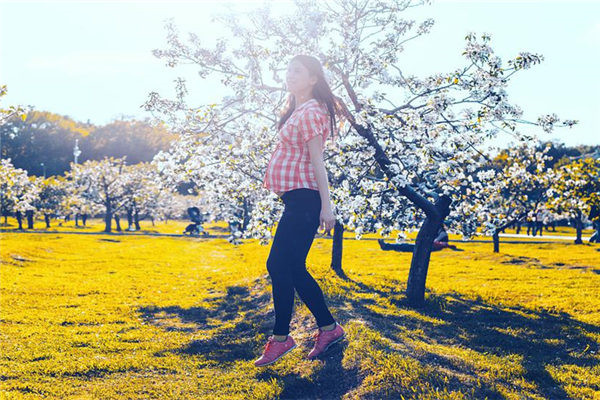 夢見別人家生孩子預示著什麼_周公解夢