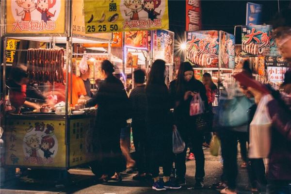 夢見請很多人吃飯_周公解夢