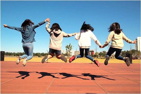 夢到白色金花紋蛇咬是好的徵兆嗎_周公解夢官網