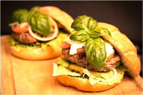 夢到了貓在自己頭上跑來跑去是啥意思_周公解夢官網