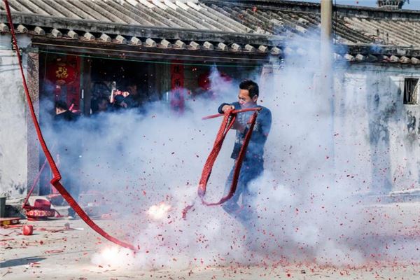 孕婦夢見放鞭炮_周公解夢 孕婦夢見放鞭炮是什麼意思_孕婦夢見放鞭炮好不好_周公解夢官網