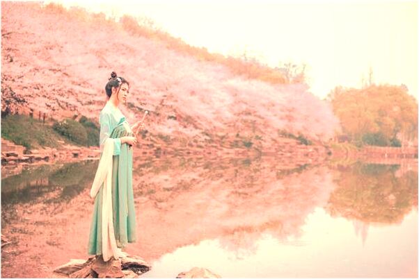 夢到別人穿紅袍是什麼意思_周公解夢官網