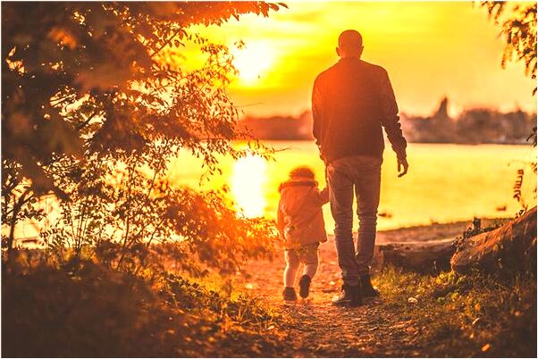 夢見拿杯子砸電視機有什麼徵兆_周公解夢官網