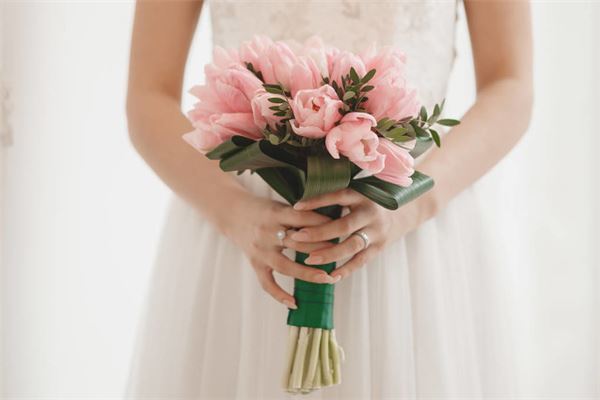 86年女屬虎今年婚姻_十二生肖