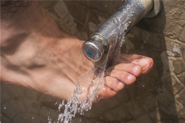 夢到洗手洗腳是啥預兆_周公解夢