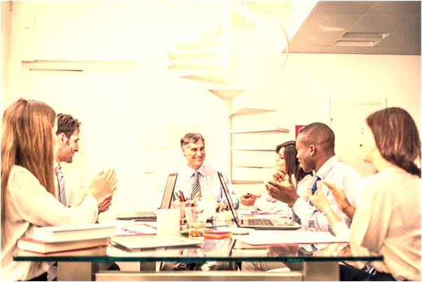 夢到了自己穿黑大衣代表著什麼_周公解夢官網