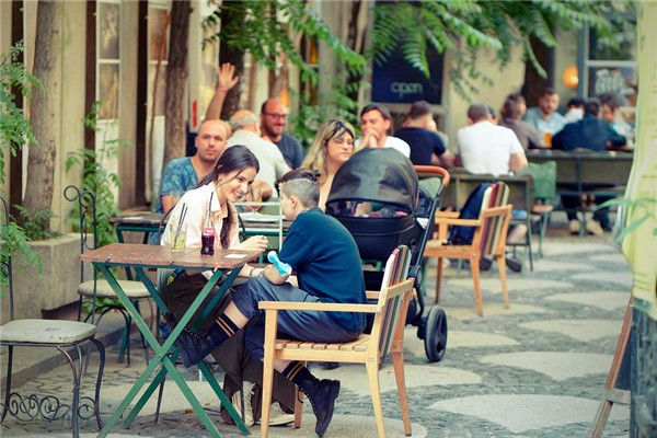 夢見等人吃飯是咋回事_周公解夢