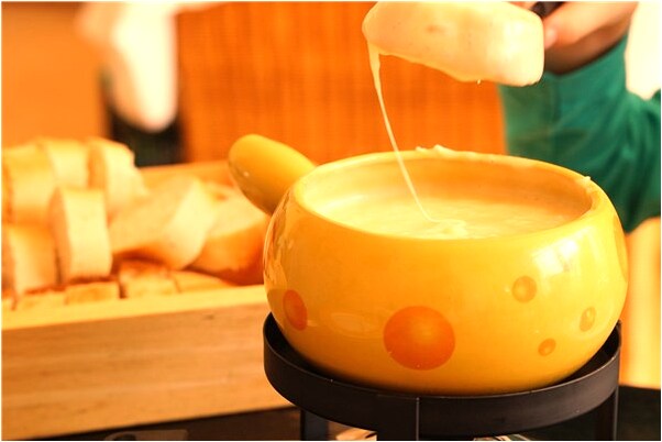 夢到了被兩條狼撕咬一黑一白有什麼預示嗎_周公解夢官網