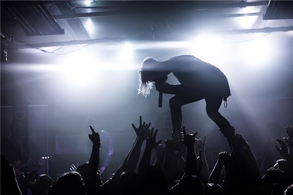 夢見同學唱歌是好的徵兆嗎_周公解夢