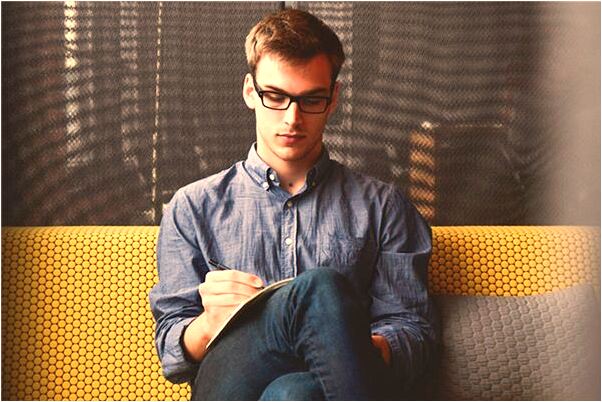 夢到一群白狗攔路有何寓意_周公解夢官網