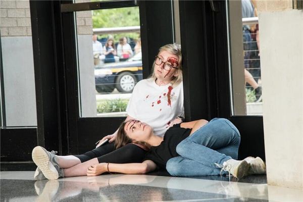 夢見自己去世的親人是怎么回事_周公解夢