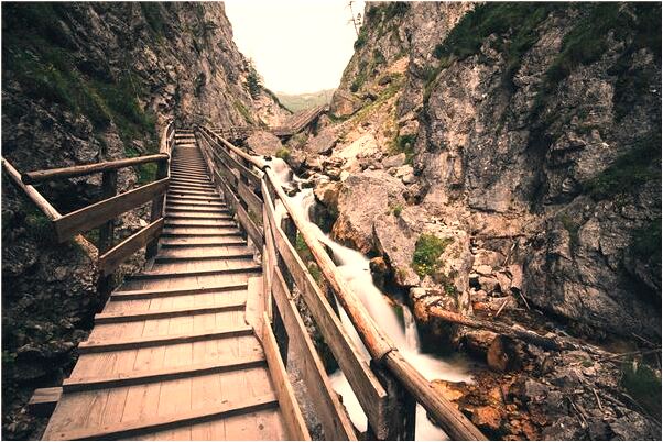 夢到抱已經死去的人意味著什麼_周公解夢官網