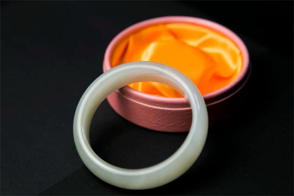 夢到了玉手鍊會是什麼預兆_周公解夢