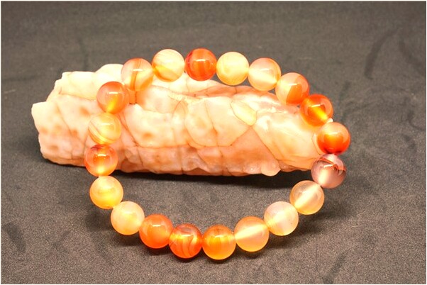 夢到有人寄女人照片給我有什麼預兆_周公解夢官網