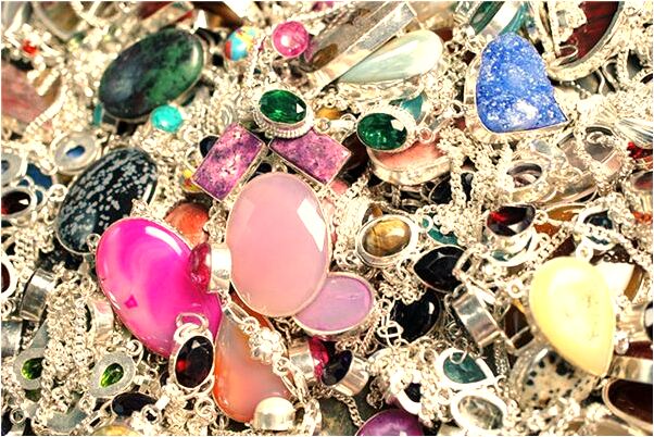 夢到了藍紫色蕾絲鏤空上衣好不好_周公解夢官網