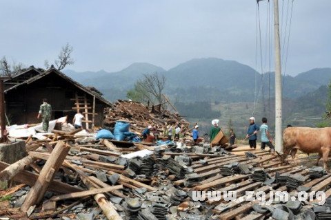 Dream rain houses collapsed