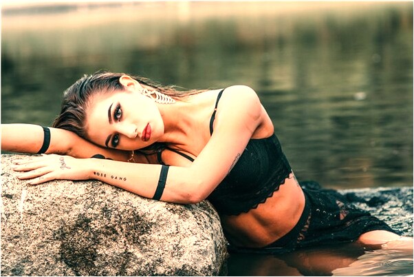 夢見水壺滾到大河裡的預兆_周公解夢官網