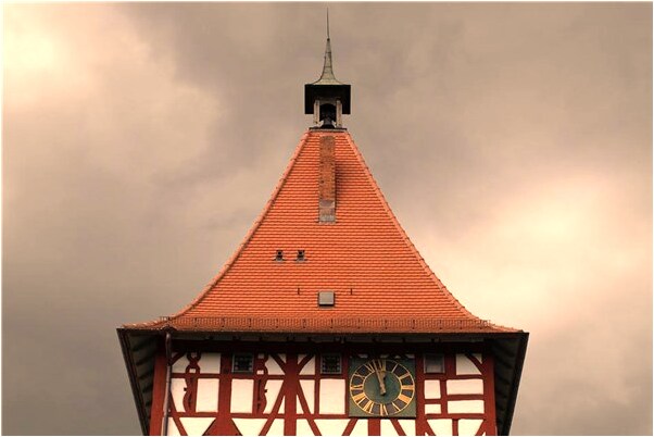 夢見警察來家裡搜查代表著什麼？_周公解夢官網