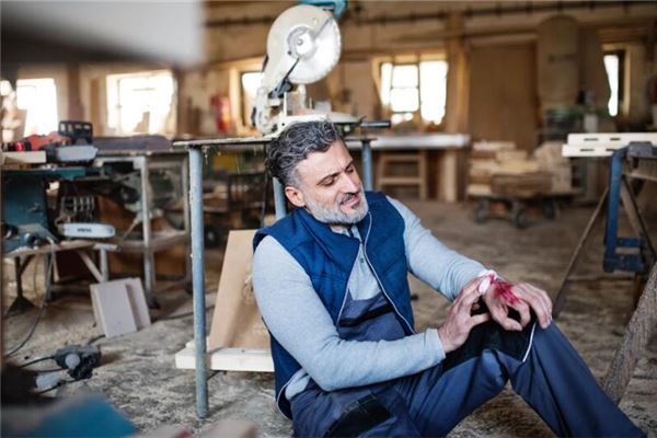 夢見自己血流不止_周公解夢