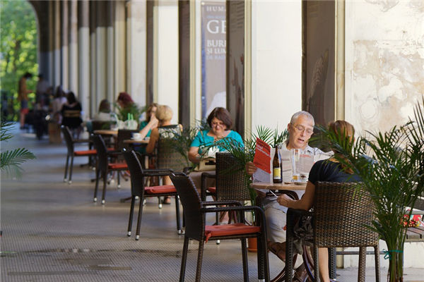 夢見與已故親人用餐_周公解夢