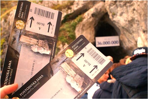 夢見同性朋友穿起褲子在冒血有什麼預示嗎_周公解夢官網