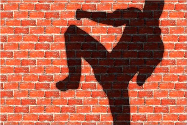 夢見老公打兩個人逃跑代表著什麼？_周公解夢官網