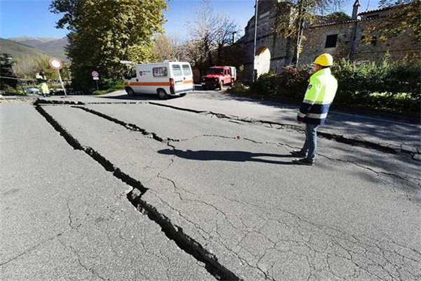 夢到了地裂縫預示什麼_周公解夢