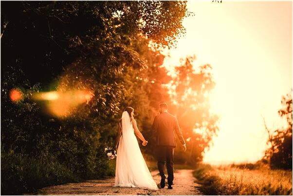 夢見花露水倒在別人身上會怎么樣_周公解夢官網